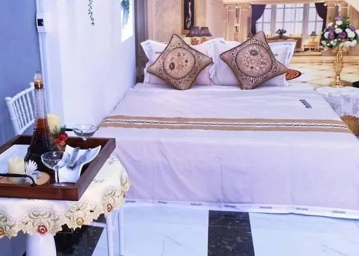 Hoàng Nga 2 Khách sạn *